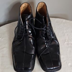 Black Leather Oxford Shoes with Textured Finish